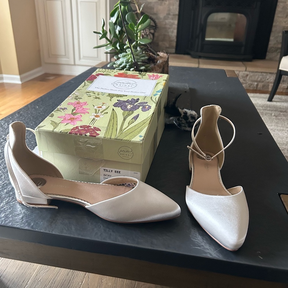 Lace and Favour ivory satin flats. Never worn! Size 7.